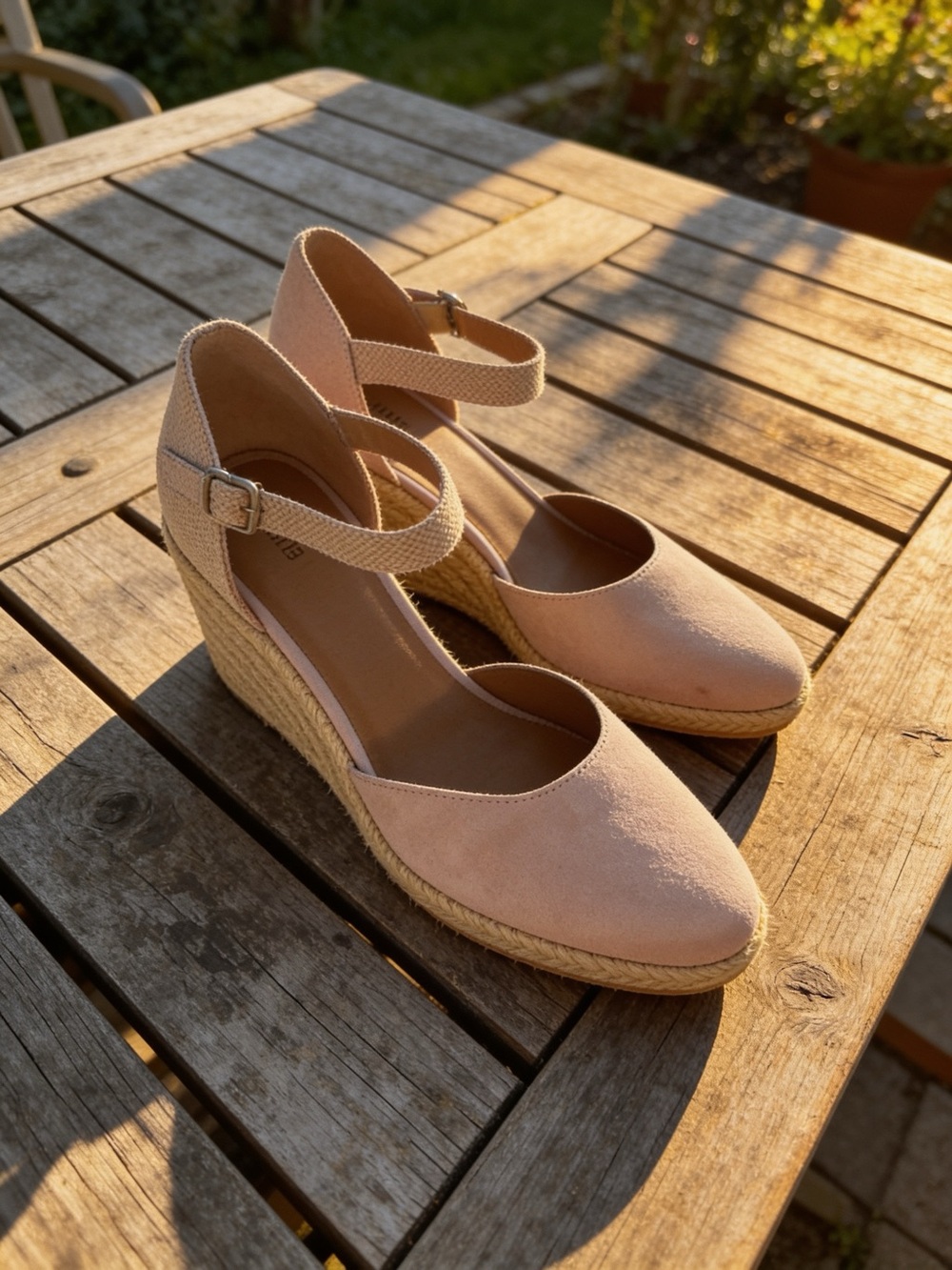 Susina straw shoes pink. Heel size 4”.